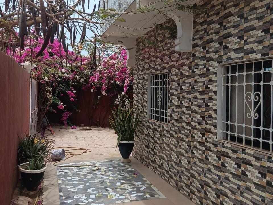 Villa à louer et à vendre à Ngaparou, Sénégal 7