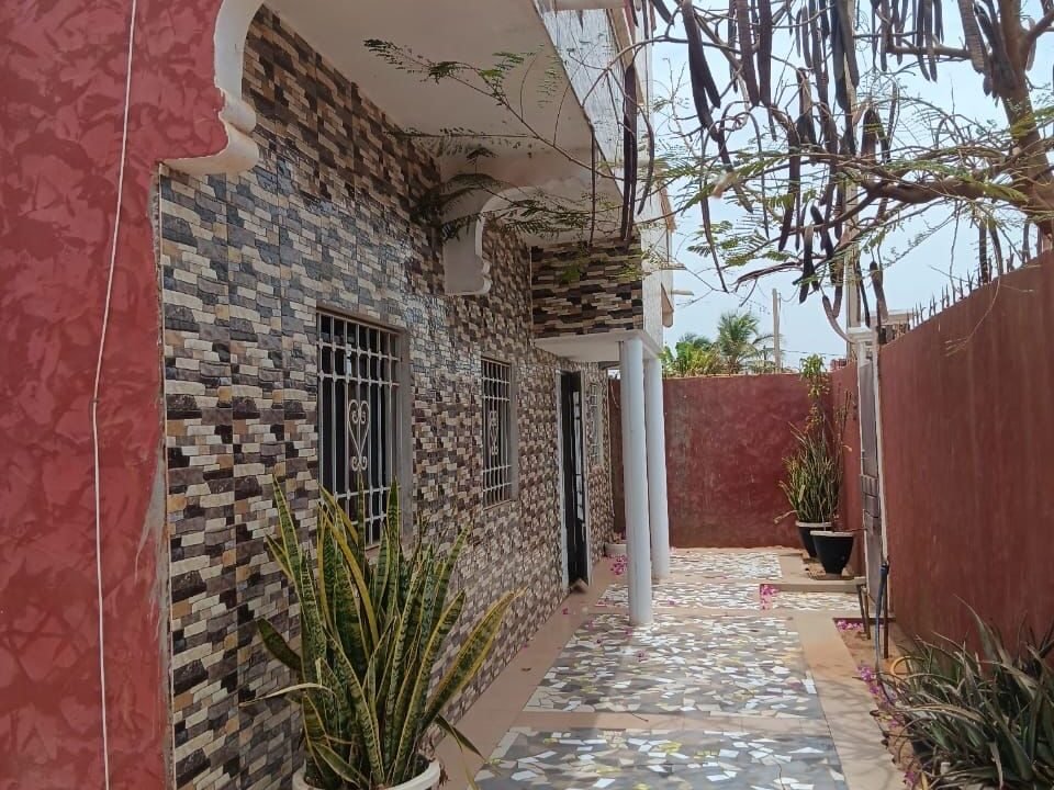 Villa à louer et à vendre à Ngaparou, Sénégal 8
